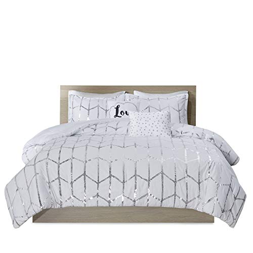 Intelligent Design Modern Trendy Casual All Season Bedding Raina Comforter Set Microfiber Metallic Print Geometric Design Embroidered Toss Pillow, Full/Queen, White/Silver 5 Piece