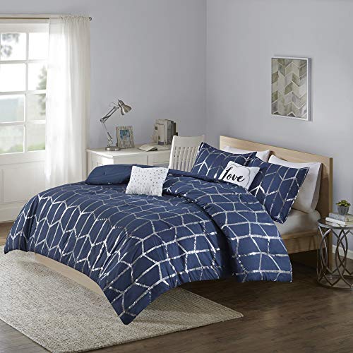 Intelligent Design Raina Comforter Microfiber Metallic Print Geometric, Embroidered Toss Pillow Modern Trendy Casual All Season Bedding Set with Matching Sham, Full/Queen, Navy/Silver 5 Piece
